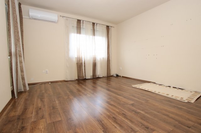 Eladó téglalakás, Debrecenben, Szoboszlói úton 86 M Ft