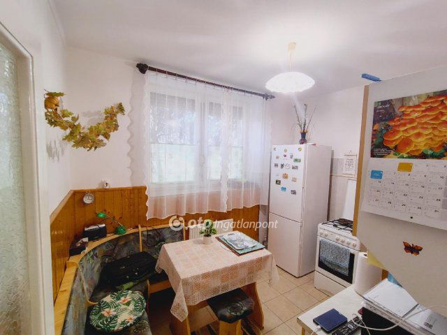 Eladó téglalakás, Dunaföldváron 28 M Ft, 2 szobás