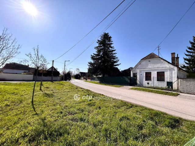 Eladó családi ház, Győrött 118 M Ft, 2 szobás