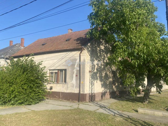 Eladó családi ház, Kapuváron 28.9 M Ft, 5 szobás