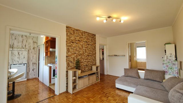 Eladó panellakás, Dunaújvárosban 35.9 M Ft, 1+3 szobás