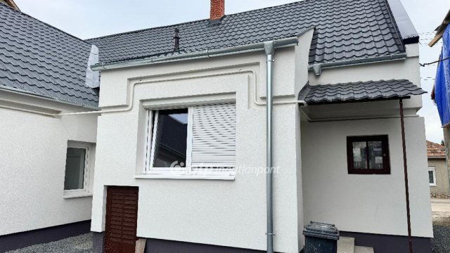 Eladó téglalakás, Pápán 56.9 M Ft, 3 szobás