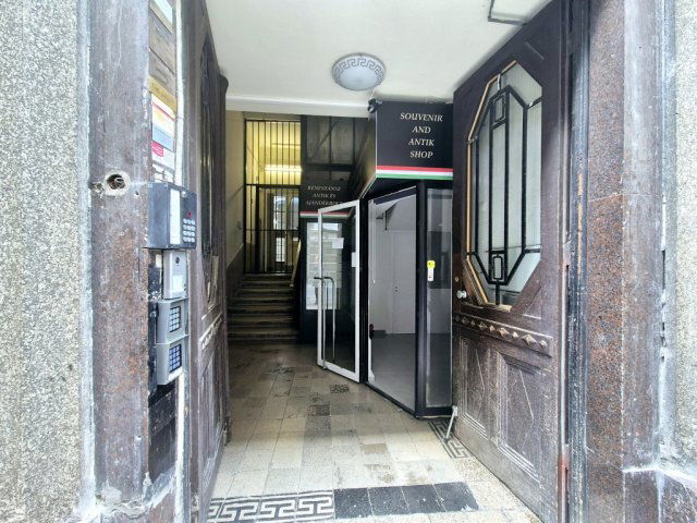 Eladó üzlethelyiség, Budapesten, V. kerületben 23.5 M Ft