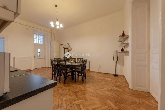 Eladó téglalakás, Budapesten, VI. kerületben 165 M Ft, 5 szobás