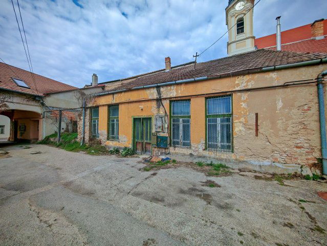 Eladó telek, Tatán 21.5 M Ft / költözzbe.hu