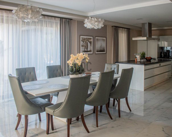 Eladó családi ház, Szegeden 350 M Ft, 7 szobás