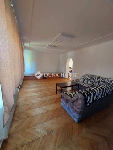 Eladó családi ház, Komáromban 89.99 M Ft, 6 szobás