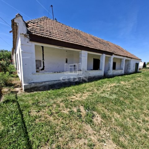 Eladó családi ház, Nagyigmándon 16.5 M Ft, 1 szobás