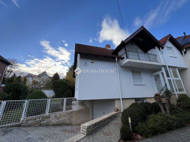 Eladó családi ház, Budapesten, XI. kerületben, Beregszász úton