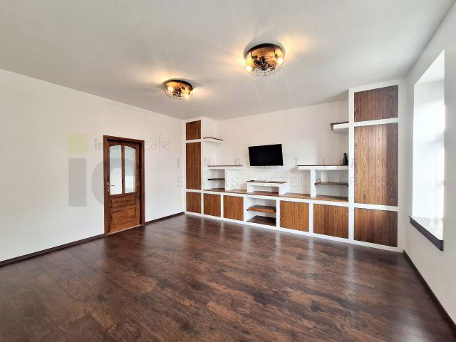 Kiadó téglalakás, albérlet, Szegeden, Vasas Szent Péter utcában