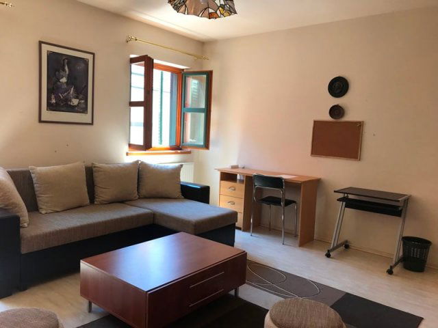 Kiadó téglalakás, albérlet, Pécsett 180 E Ft / hó, 2 szobás