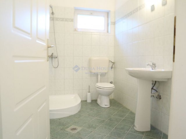 Eladó családi ház, Pécsváradon 189 M Ft, 7 szobás