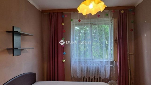 Eladó téglalakás, Várpalotán 23 M Ft, 2 szobás