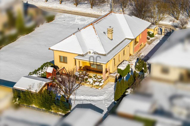 Eladó családi ház, Csömörön 229.9 M Ft, 5 szobás