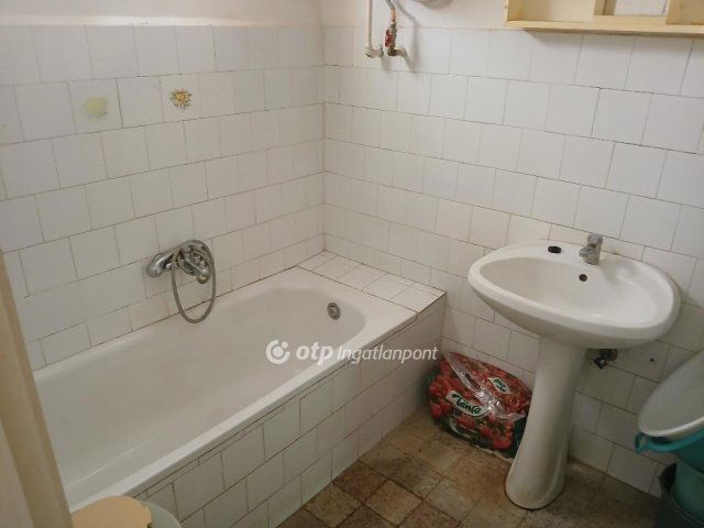 Eladó családi ház, Adácson 35 M Ft, 3 szobás