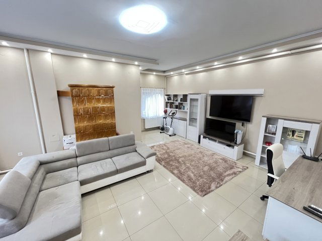 Eladó családi ház, Kaposváron 82.9 M Ft, 5 szobás