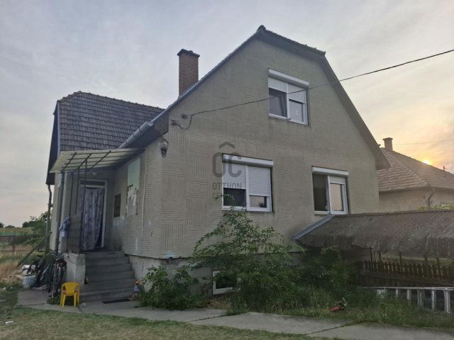 Eladó családi ház, Tápiószentmártonon 36 M Ft, 4 szobás