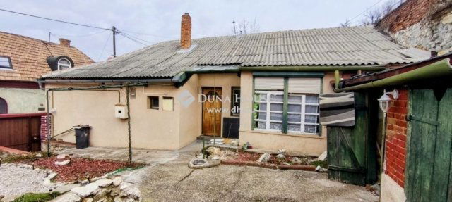 Eladó családi ház, Pécsett 46.9 M Ft, 3 szobás