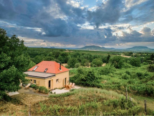 Eladó családi ház, Lesencefaluban 135 M Ft, 2 szobás