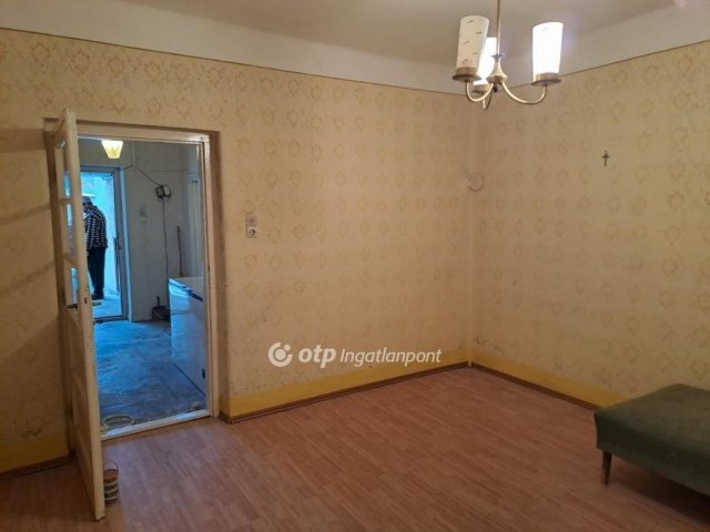 Eladó családi ház, Abasáron 25 M Ft, 2 szobás