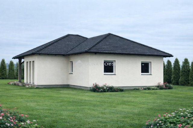 Eladó családi ház, Kiskunlacházán 94.9 M Ft, 4 szobás