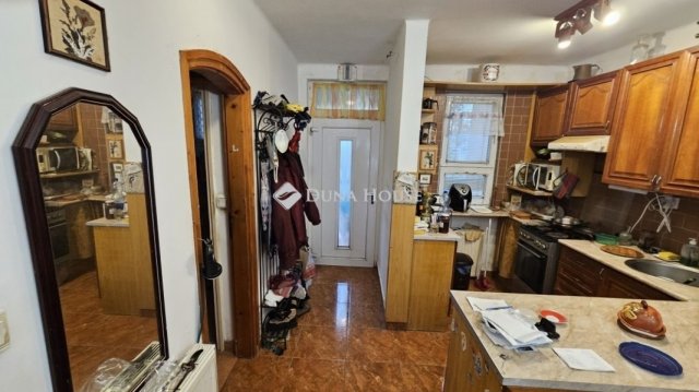 Eladó téglalakás, Székesfehérvárott 74 M Ft, 4 szobás