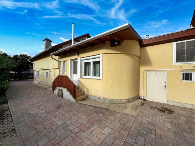 Eladó családi ház, Székesfehérvárott 79 M Ft, 4 szobás