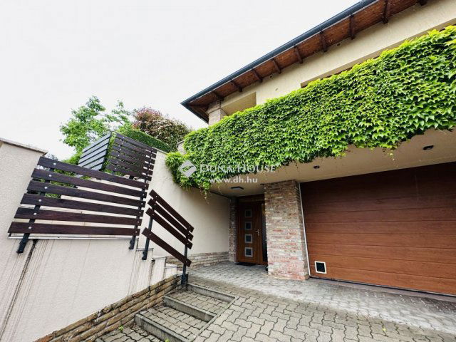 Eladó családi ház, Ürömön 349 M Ft, 6 szobás