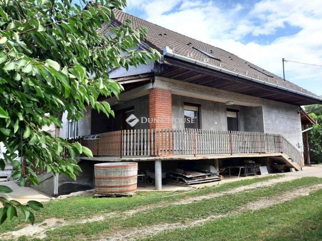 Eladó családi ház, Újhartyánon 94.999 M Ft, 5 szobás