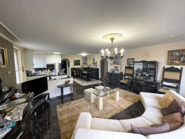 Eladó családi ház, Nyíregyházán 115 M Ft, 6 szobás