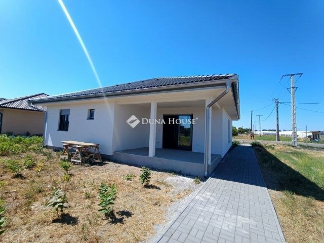 Eladó családi ház, Mórahalmon 81.441 M Ft, 4 szobás