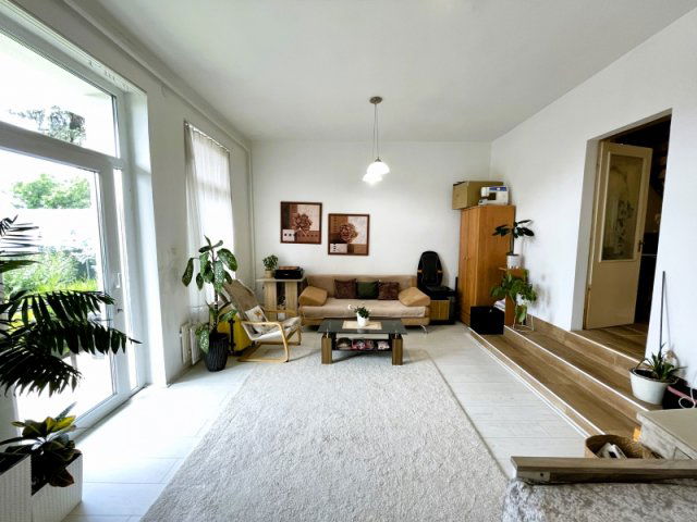 Eladó téglalakás, Pécsett 89.9 M Ft, 4 szobás