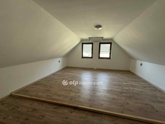 Eladó családi ház, Tolnán 60 M Ft, 3+4 szobás