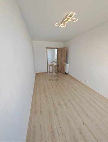 Eladó panellakás, Debrecenben 69.9 M Ft, 3 szobás