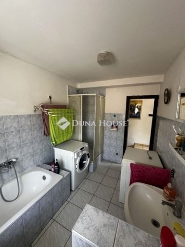 Eladó ikerház, Pécsett 75 M Ft, 3 szobás / költözzbe.hu