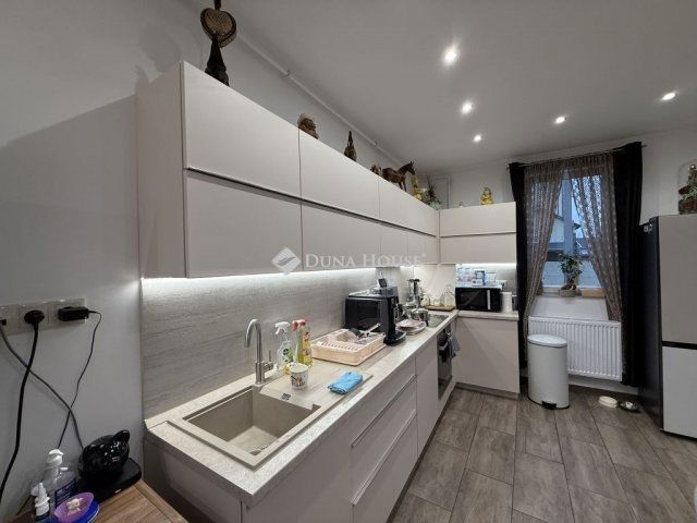 Eladó téglalakás, Budapesten, XX. kerületben 85 M Ft, 5 szobás