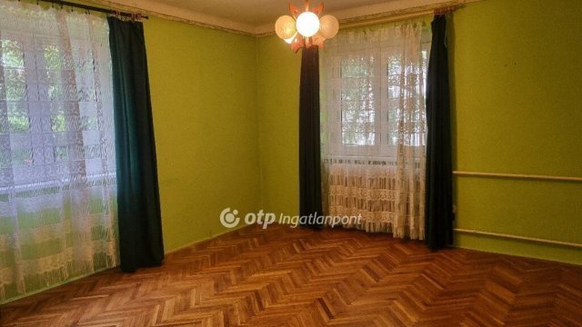 Eladó téglalakás, Dunaújvárosban 34 M Ft, 2 szobás