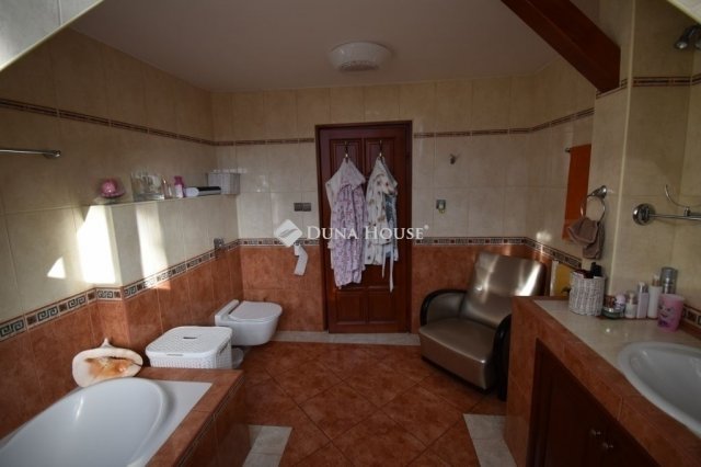 Eladó családi ház, Gödöllőn 355 M Ft, 5 szobás