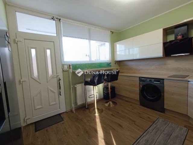 Eladó téglalakás, Mohácson 33 M Ft, 3 szobás