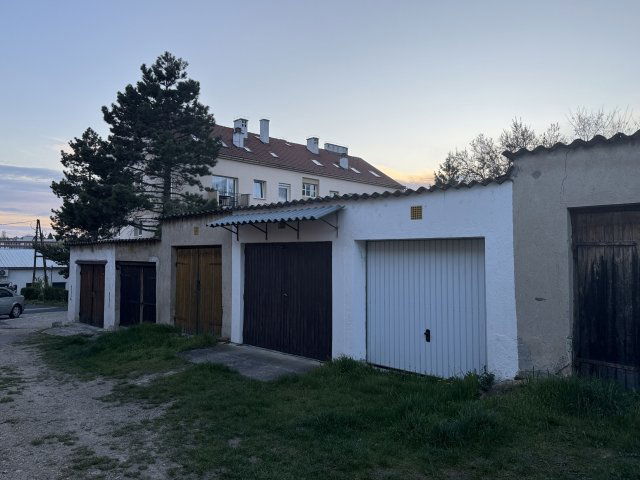 Eladó garázs, Veszprémben 6.8 M Ft / költözzbe.hu