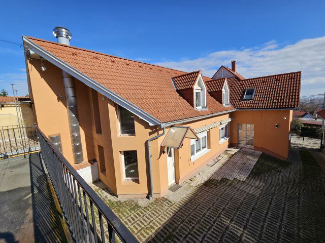Eladó családi ház, Szekszárdon, Ezerjó utcában 89.9 M Ft