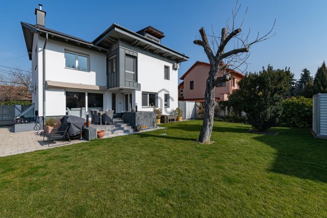 Eladó családi ház, Budapesten, III. kerületben 324.9 M Ft