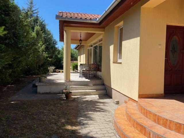 Eladó családi ház, Békéscsabán 88 M Ft, 5 szobás