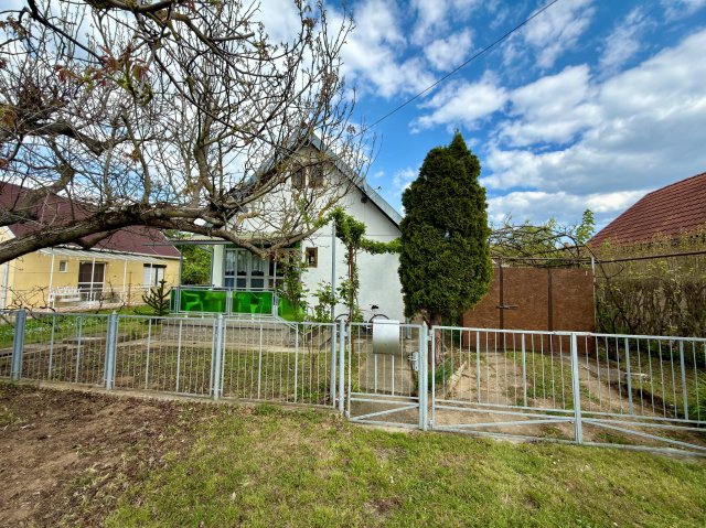 Eladó nyaraló, Borgátán 15 M Ft, 1+1 szobás