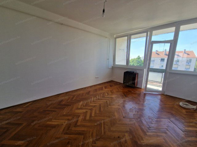 Eladó téglalakás, Jászberényben 29.9 M Ft, 2 szobás