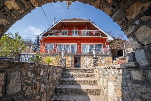 Eladó családi ház, Budapesten, III. kerületben 139.9 M Ft