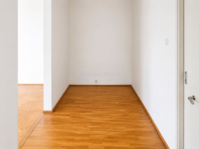 Eladó panellakás, Esztergomban 46.5 M Ft, 2 szobás