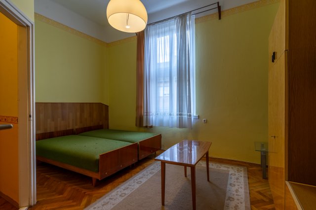 Eladó téglalakás, Baján 46.5 M Ft, 4+1 szobás