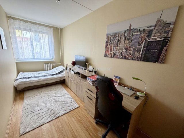 Eladó panellakás, Pécsett, Eszék utcában 49.9 M Ft, 3 szobás