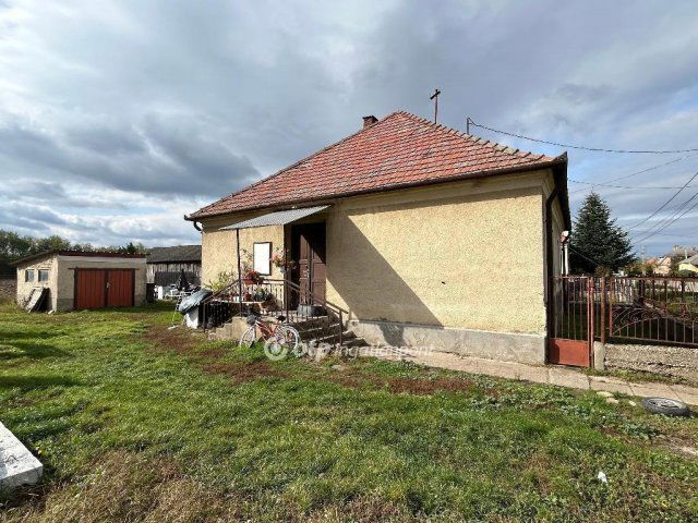 Eladó családi ház, Rábapatonán 39.5 M Ft, 2 szobás